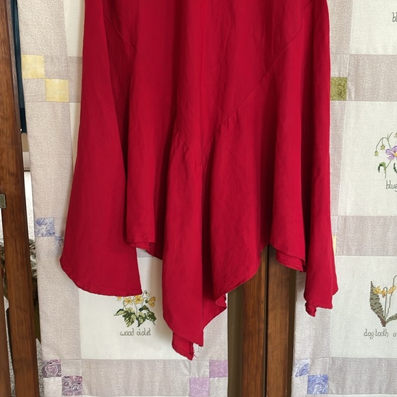Larry Levine red linen blend asymmetrical long skirt - Picture 3 of 10